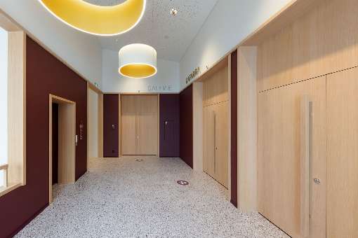 Photo 3: The veneer offers a very special look. Photo: IFN/Atlas Holz